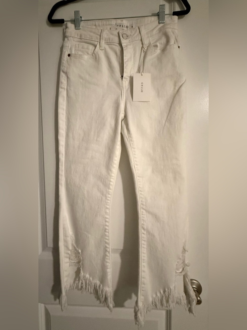 NWT CELLO White Cropped Stretch Jeans with Frayed Hem Size 5